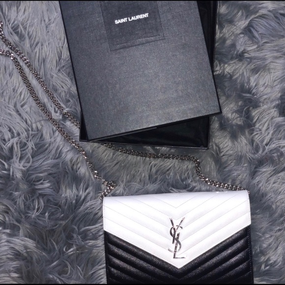 YSL Monogram - Picture 3 of 7